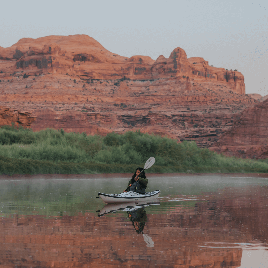 sting ray hybrid 2-piece posi-lok white being paddle by man with canyon behind#color_white