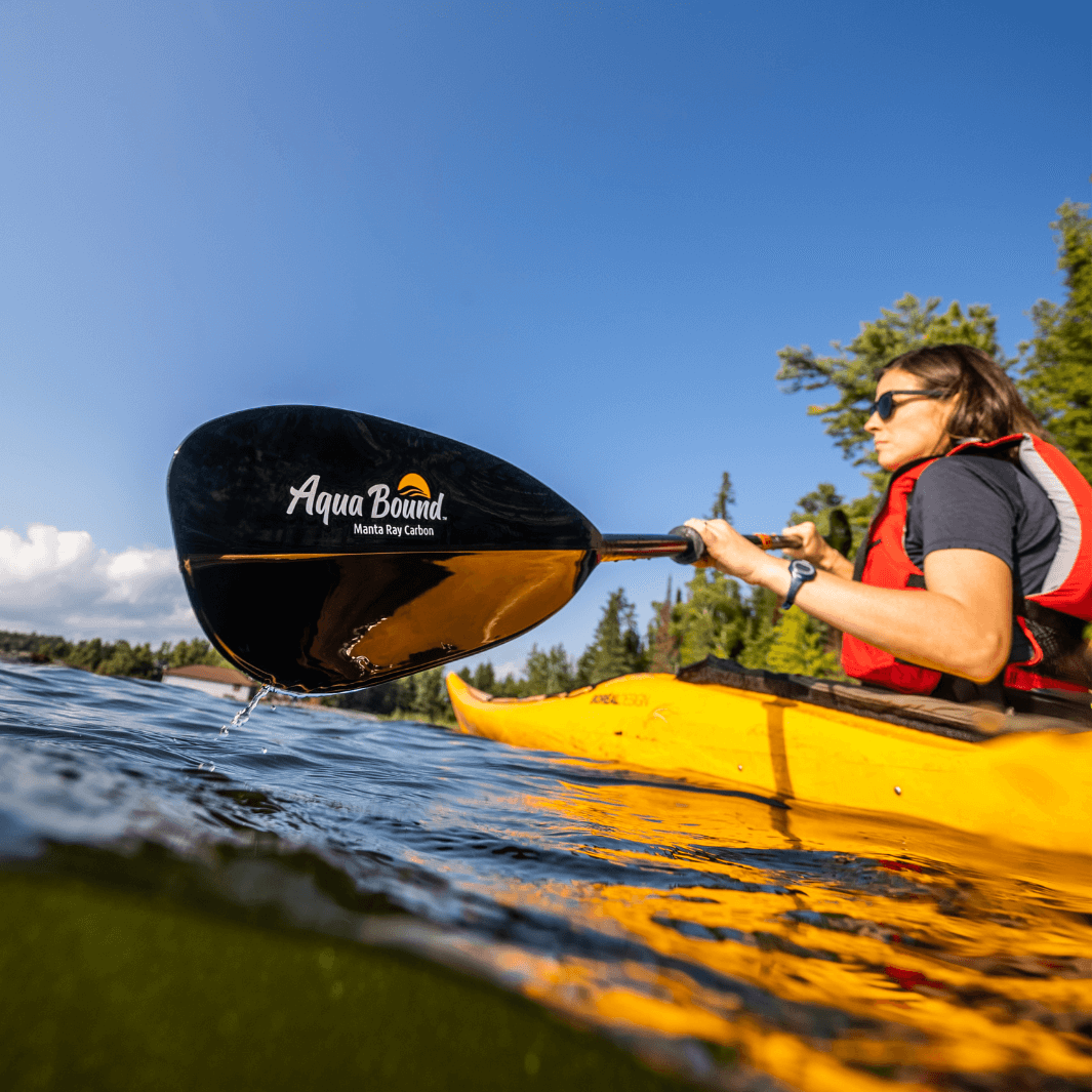 manta ray carbon 2-piece posi-lok kayak paddle blade coming out of water