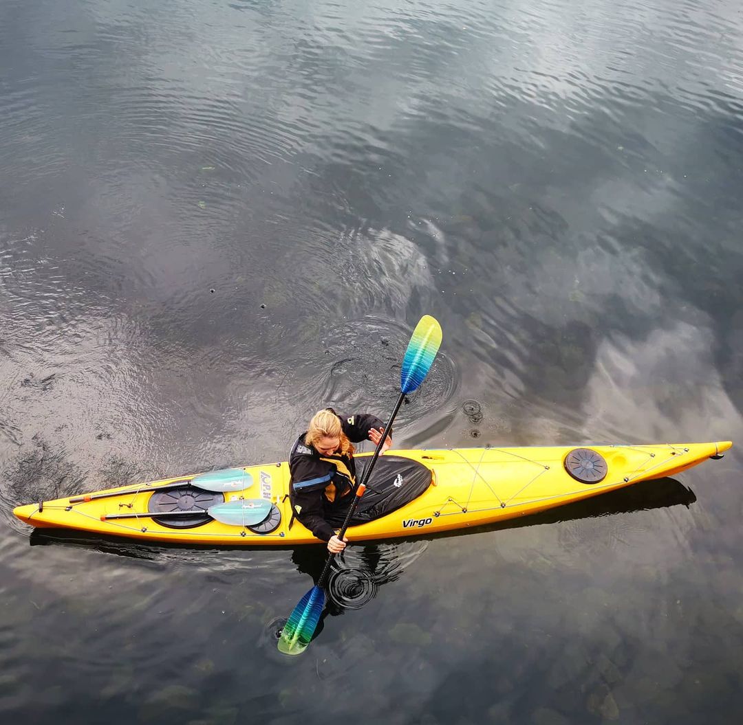 tango fiberglass 2-piece posi-lok kayak paddle sunwave from above#color_sunwave